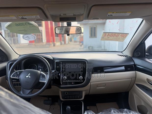 Mitsubishi Outlander 2020 White