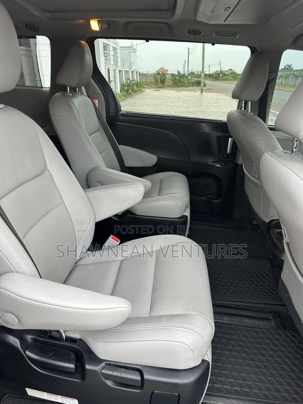 Toyota Sienna Limited Premium AWD (3.5L 6cyl 8A) 2018 Burgundy