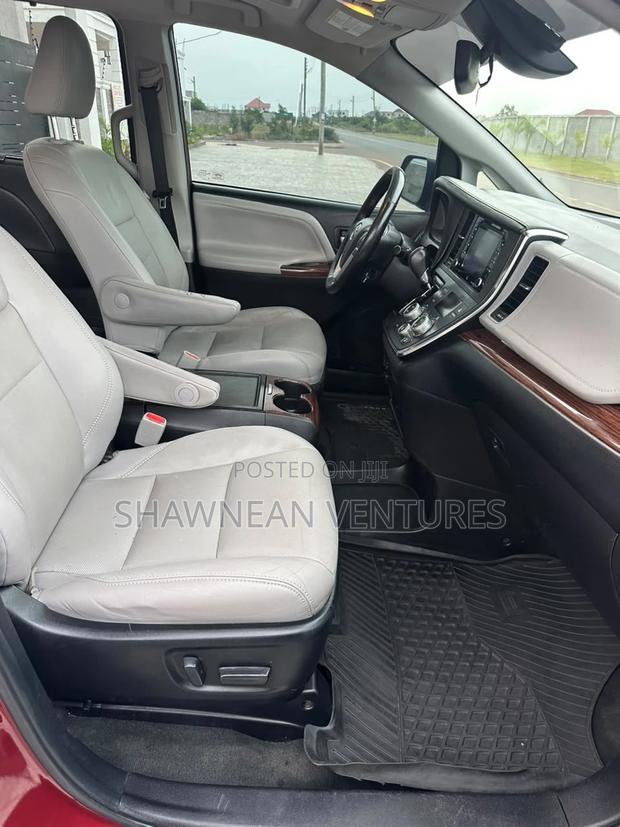 Toyota Sienna Limited Premium AWD (3.5L 6cyl 8A) 2018 Burgundy