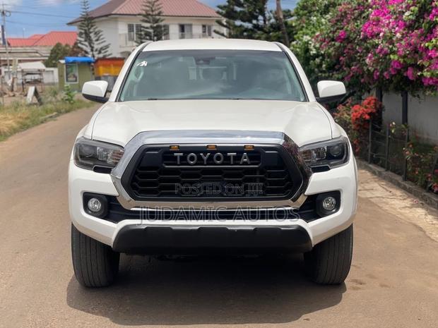 Toyota Tacoma 2023 White