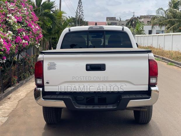 Toyota Tacoma 2023 White