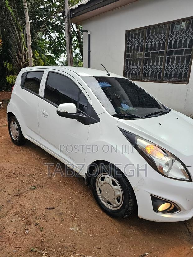 Chevrolet Spark 2LT 4dr Hatchback (1.2L 4cyl CVT) 2014 White