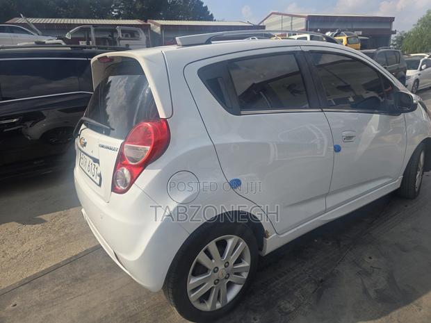 Chevrolet Spark 2LT 4dr Hatchback (1.2L 4cyl CVT) 2014 White