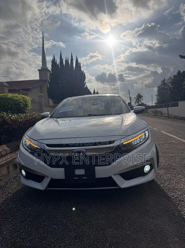Honda Civic Touring 4dr Sedan (1.5L 4cyl) 2016 White