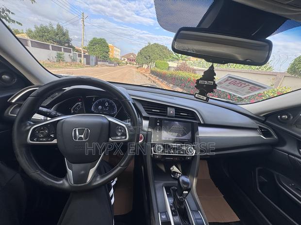 Honda Civic Touring 4dr Sedan (1.5L 4cyl) 2016 White