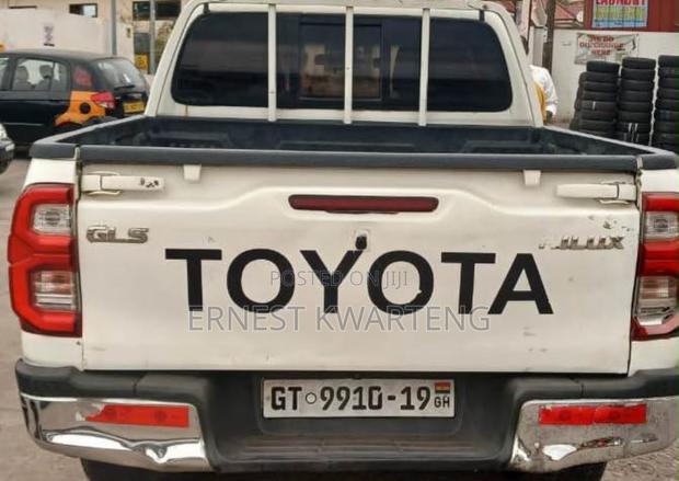 Toyota Hilux 2019 White