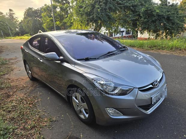 Hyundai Elantra 2012 Gray