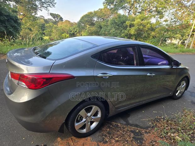 Hyundai Elantra 2012 Gray