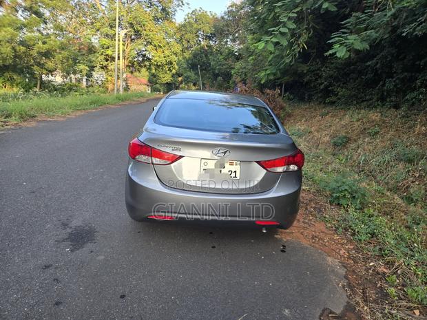 Hyundai Elantra 2012 Gray