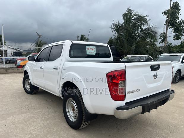 Nissan Navara 2019 White