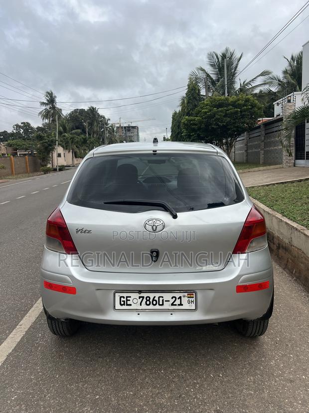 Toyota Vitz 1.3 FWD 5dr 2008 Silver