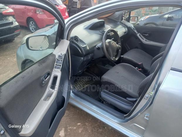 Toyota Vitz 2010 Red