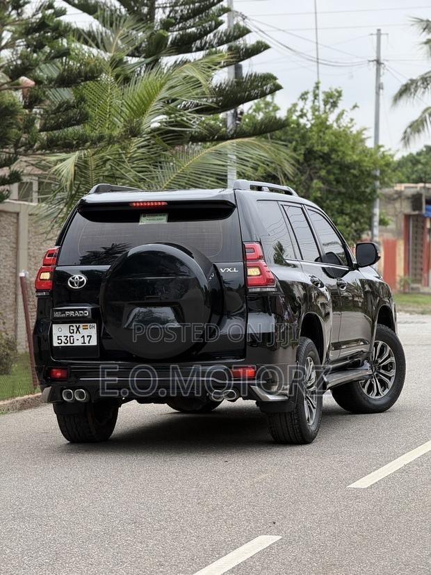Toyota Land Cruiser Prado 2017 Black