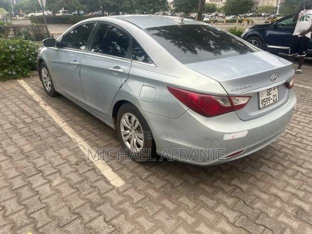 Hyundai Sonata GLS Sedan FWD (2.4L 4cyl 6A) 2013