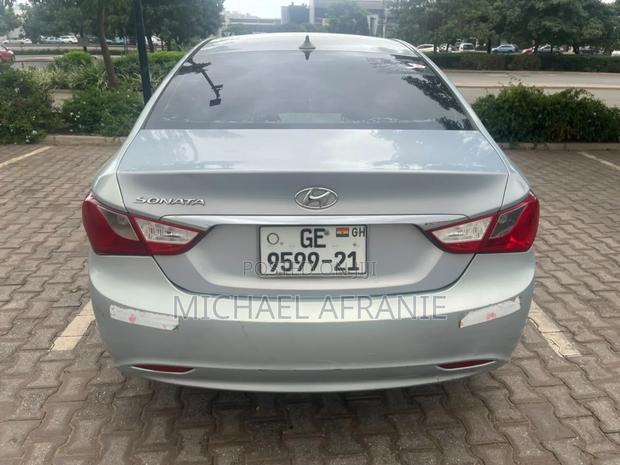 Hyundai Sonata GLS Sedan FWD (2.4L 4cyl 6A) 2013
