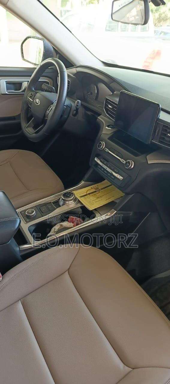 Ford Explorer XLT 4x4 2020 Gray