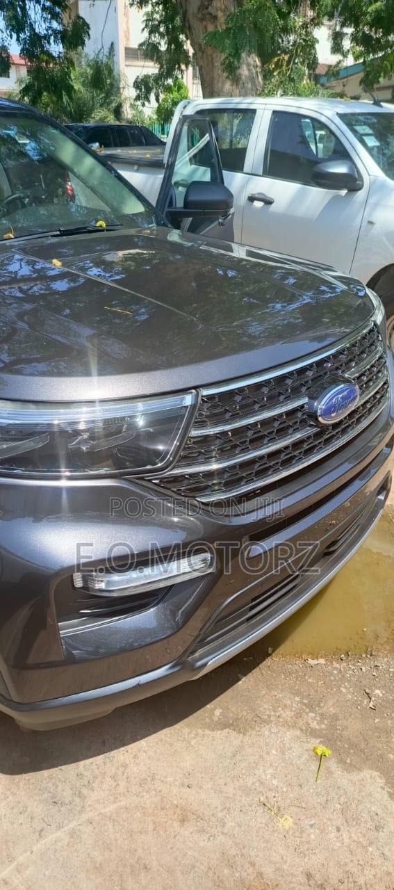 Ford Explorer XLT 4x4 2020 Gray