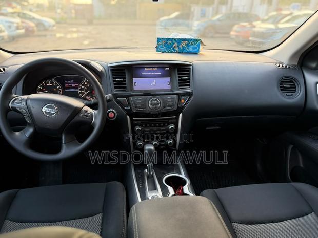 Nissan Pathfinder 2018 Red