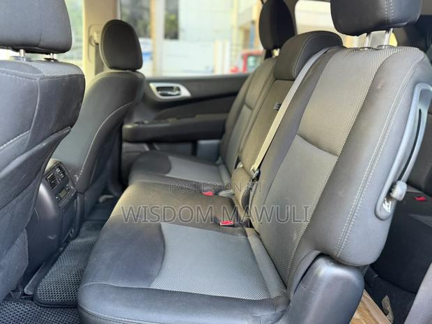 Nissan Pathfinder 2018 Red