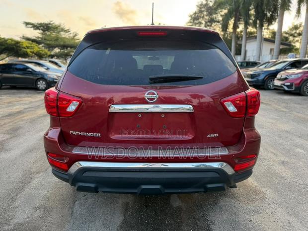 Nissan Pathfinder 2018 Red