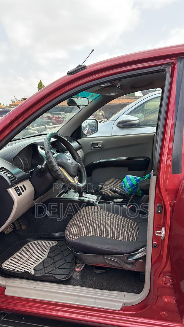Mitsubishi L200 Double Cab 2.5 180hp 4WD 2015 Red