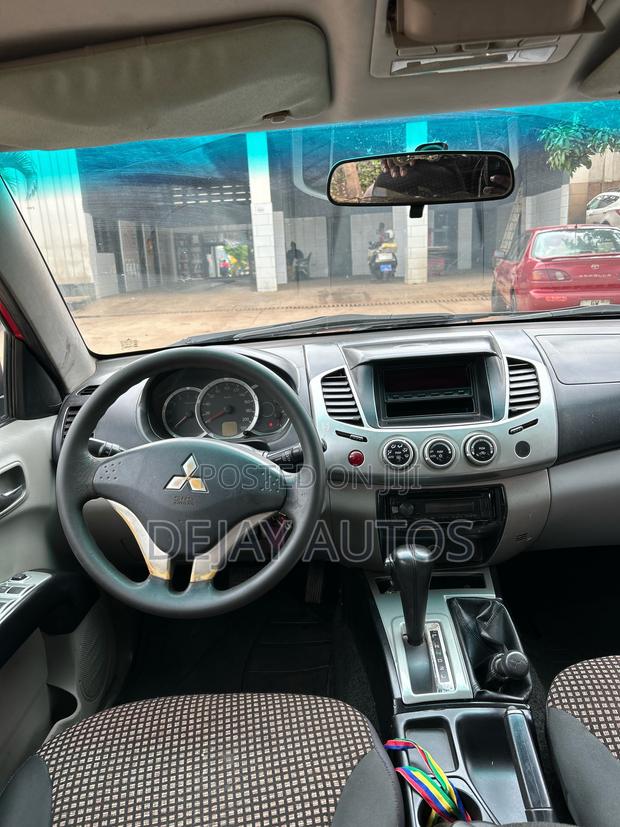 Mitsubishi L200 Double Cab 2.5 180hp 4WD 2015 Red
