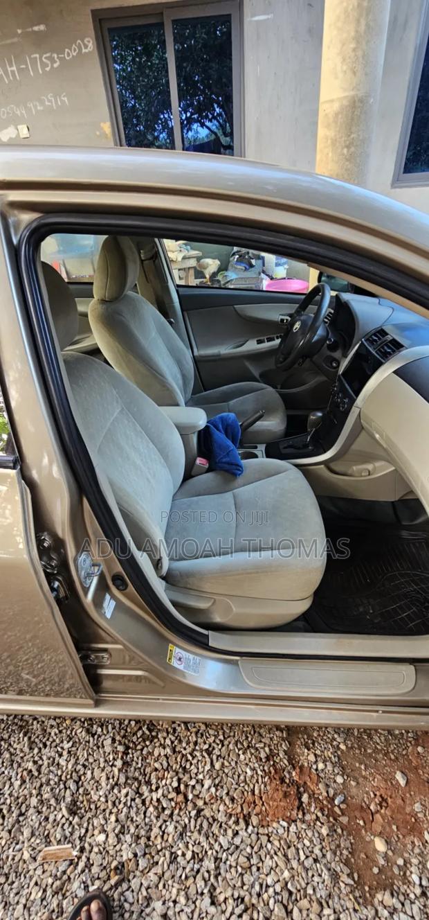 Toyota Corolla 2010 Gold