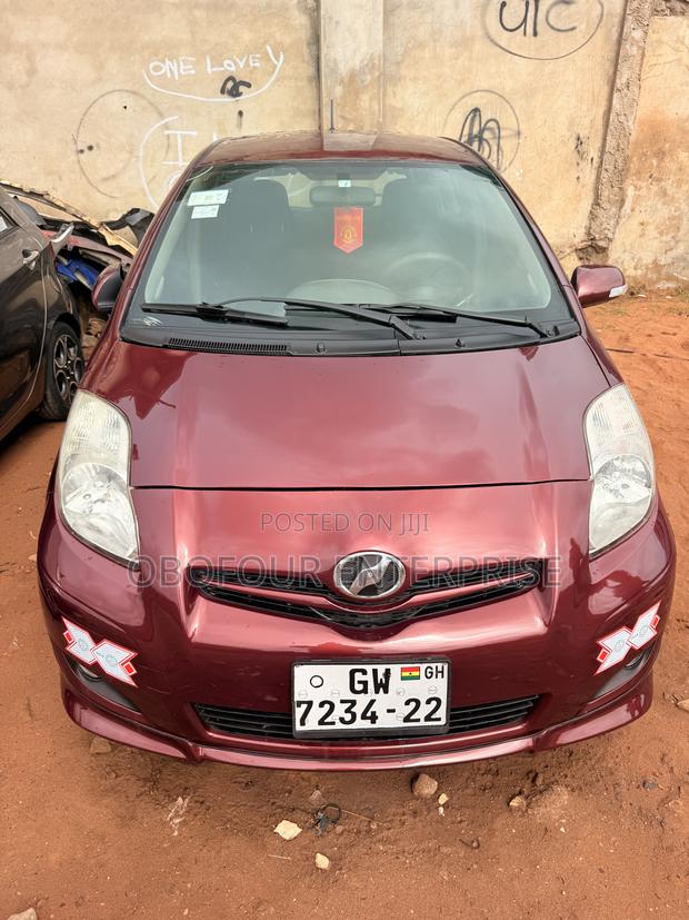 Toyota Vitz 1.3 AWD 5dr 2010 Brown