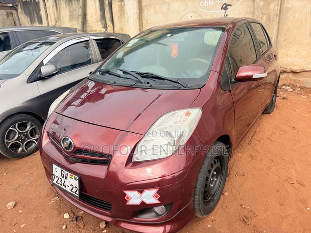 Toyota Vitz 1.3 AWD 5dr 2010 Brown