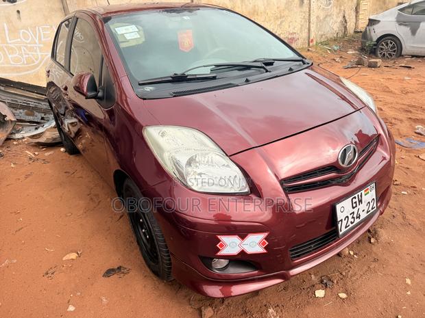Toyota Vitz 1.3 AWD 5dr 2010 Brown