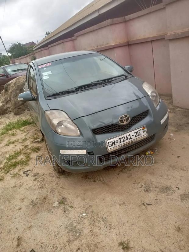 Toyota Vitz 2010 Gray