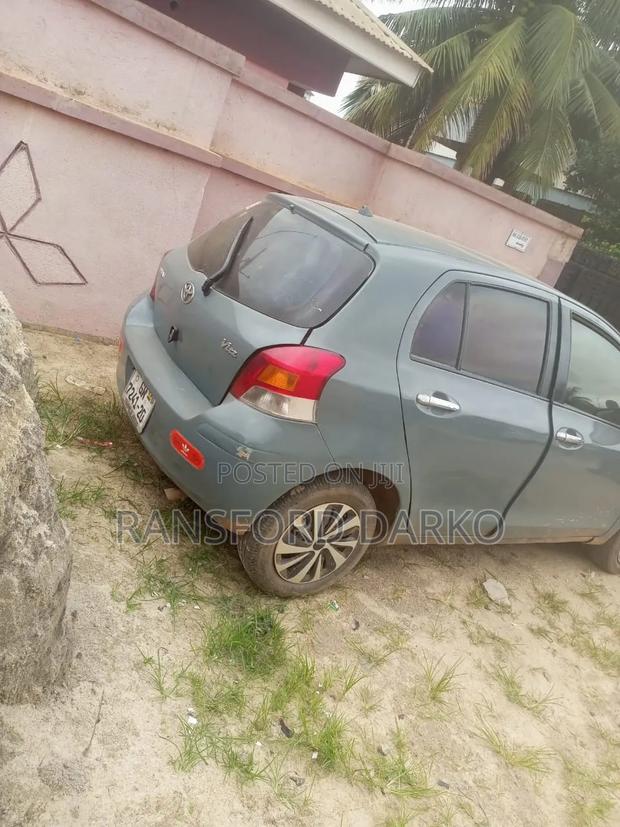 Toyota Vitz 2010 Gray