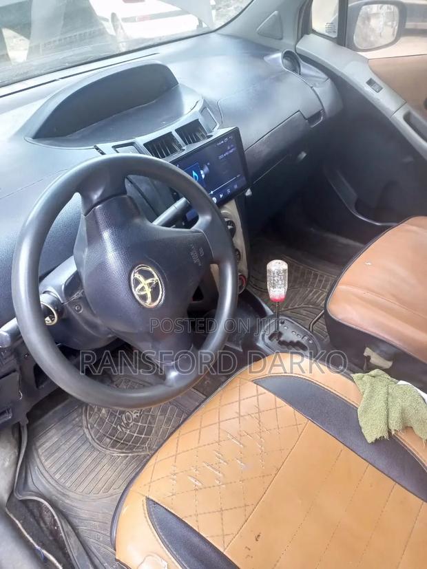 Toyota Vitz 2010 Gray