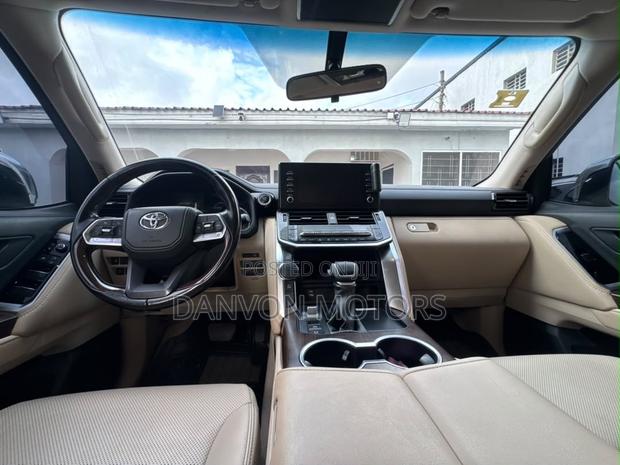 Toyota Land Cruiser 3.5 Petrol 4WD 2022 White