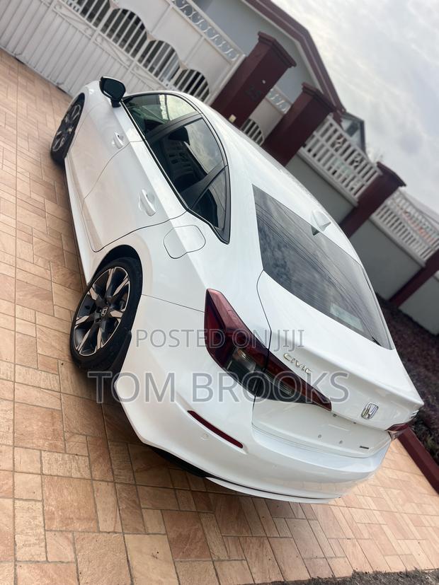 Honda Civic 2025 White