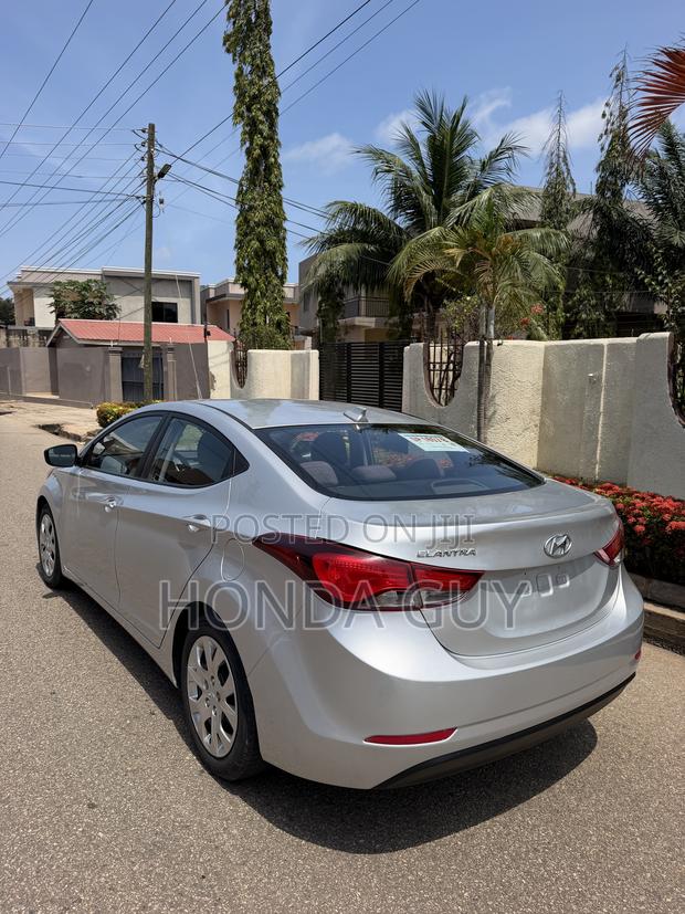 Hyundai Elantra SE 4dr Sedan (1.8L 4cyl 6A) 2015 Silver