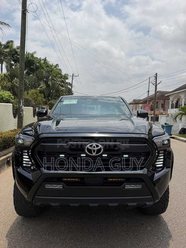 Toyota Tacoma SR5 Double Cab 5' Bed AT 2024 Black
