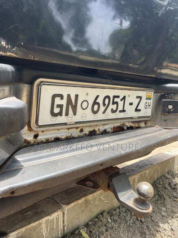 Nissan Navara 2010 Black