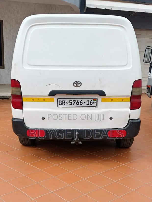 Toyota Grand HiAce Limited Prestige Edition 3.4 V6 RWD 7-Seater 2002