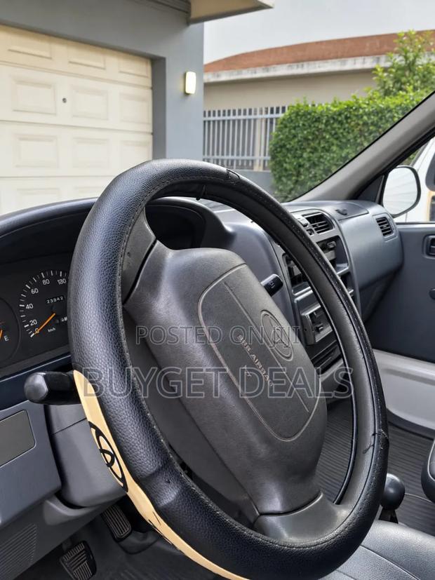 Toyota Grand HiAce Limited Prestige Edition 3.4 V6 RWD 7-Seater 2002