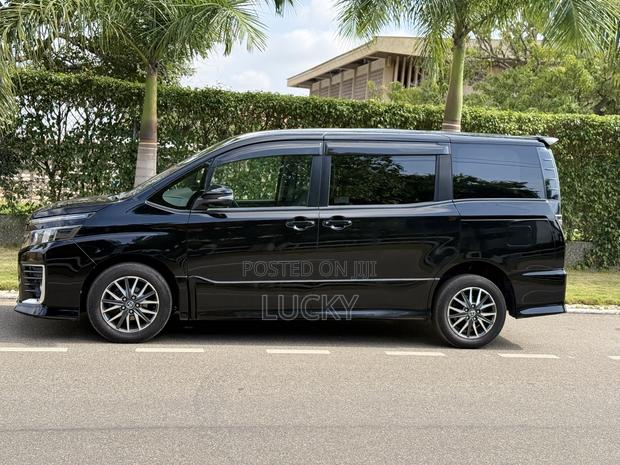 Toyota Voxy V 4WD 7-Seater 2015 Black