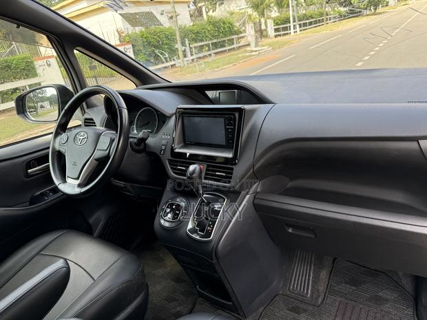 Toyota Voxy V 4WD 7-Seater 2015 Black