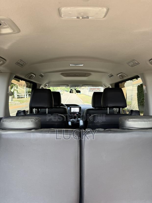 Toyota Voxy V 4WD 7-Seater 2015 Black
