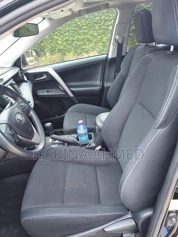 Toyota RAV4 XLE FWD (2.5L 4cyl 6A) 2017 Black