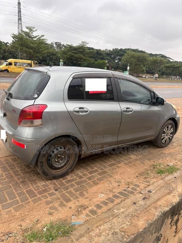 Toyota Vitz 2009 Gray