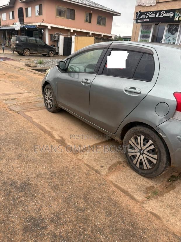 Toyota Vitz 2009 Gray
