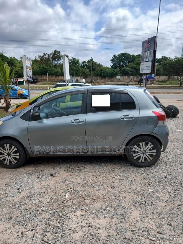 Toyota Vitz 2009 Gray