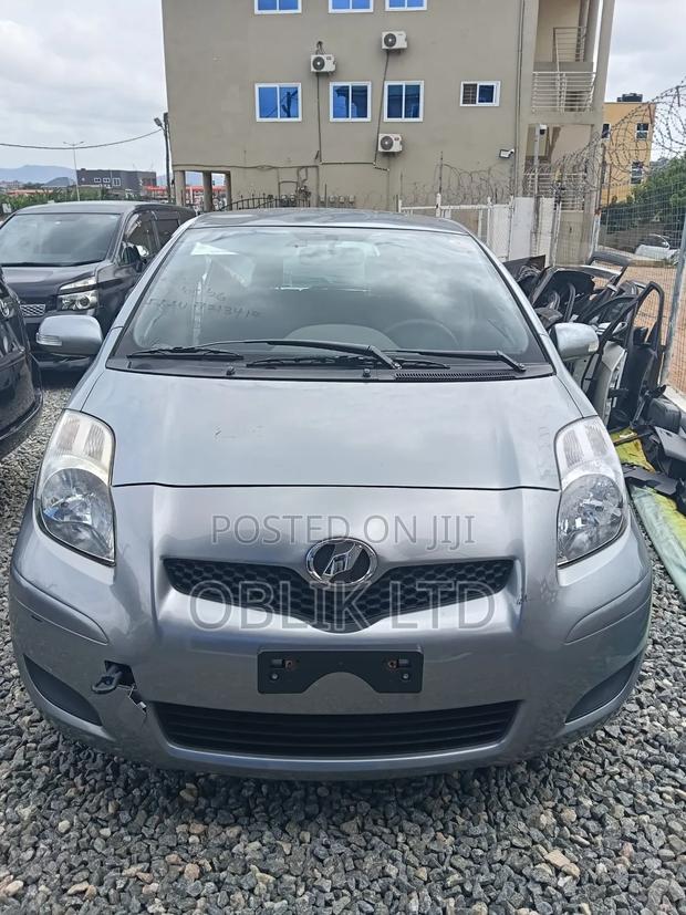 Toyota Vitz 1.3 AWD 5dr 2010 Gray