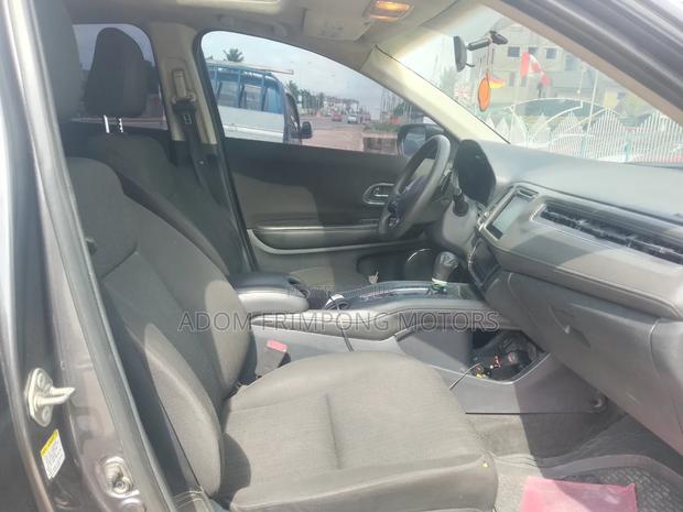 Honda HR-V 4dr SUV (1.5L 4cyl CVT) 2016 Gray
