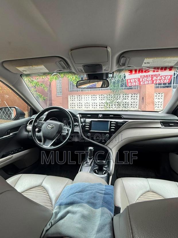Toyota Camry SE FWD (2.5L 4cyl 8AM) 2018